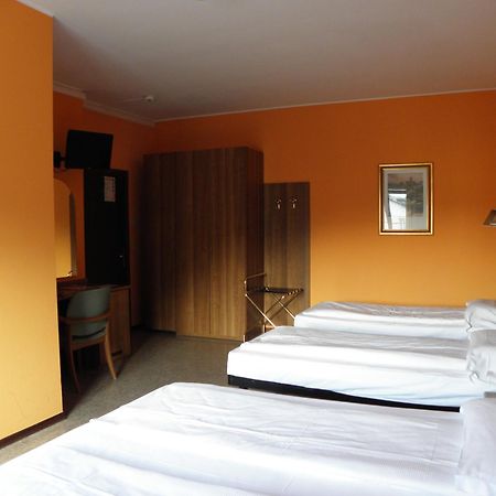 Hotel Corona Tirano Habitación foto